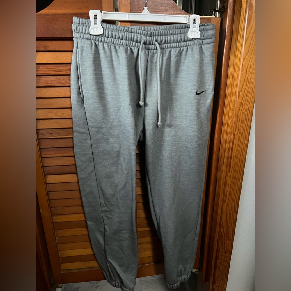 Women’s Nike size medium sweatpants
